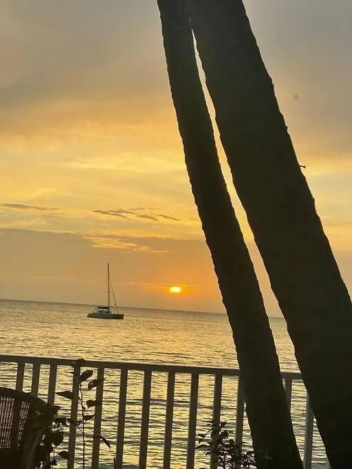 Сasa de vacaciones Deep Waterfront West Coast 3 Bed Beach House Saint James Barbados